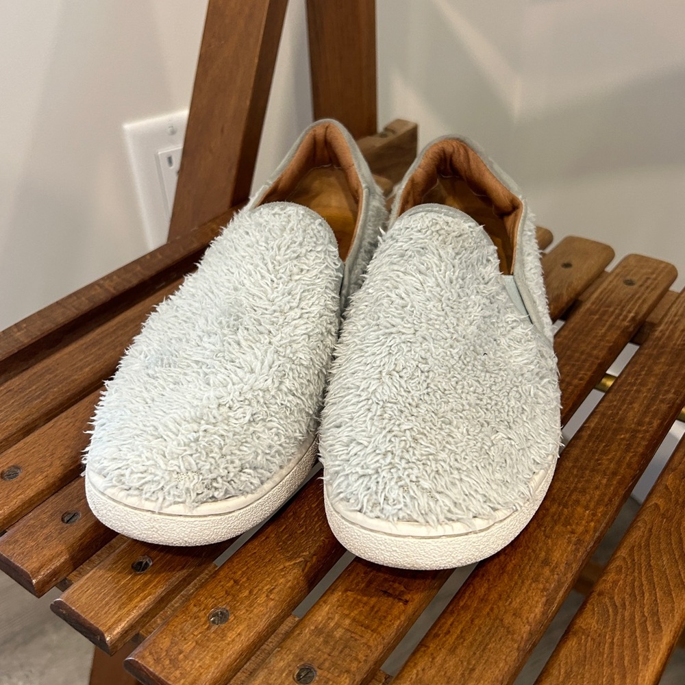 UGG Ricci Slip-on Fuzzy Sneakers -Iceberg Blue Faux Fur size 7 - Picture 2 of 8